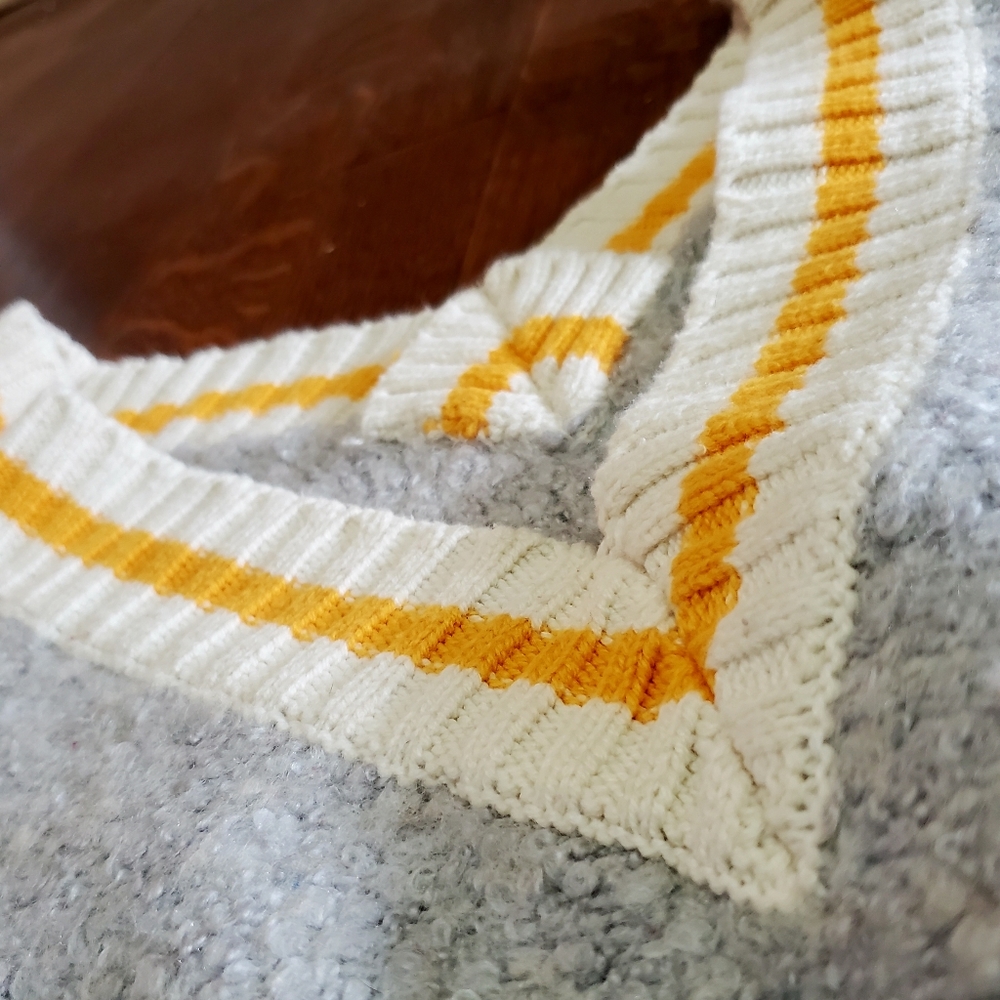 Urban Outfitters Sweater - Picture 6 of 7